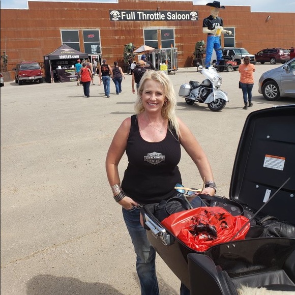 Meet your Posher, Holli - Picture 2 of 2